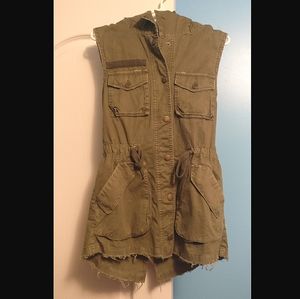 🏷️2/$15 Garage Sleeveless Cargo Jacket